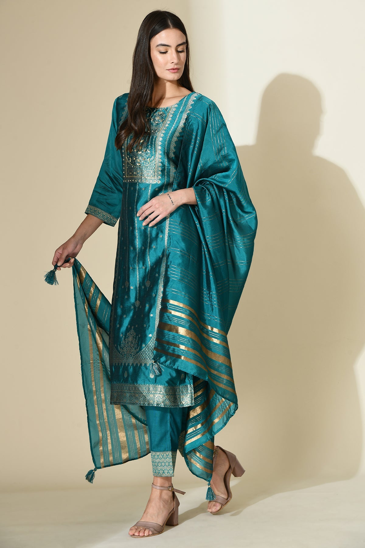 Green Jacquard Embroidered Kurta 3 Pcs Set