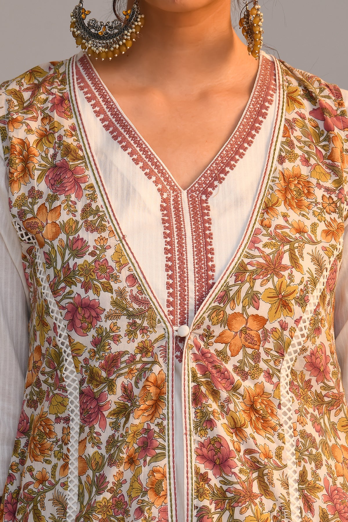 White Kurta Set With Printed Shrug