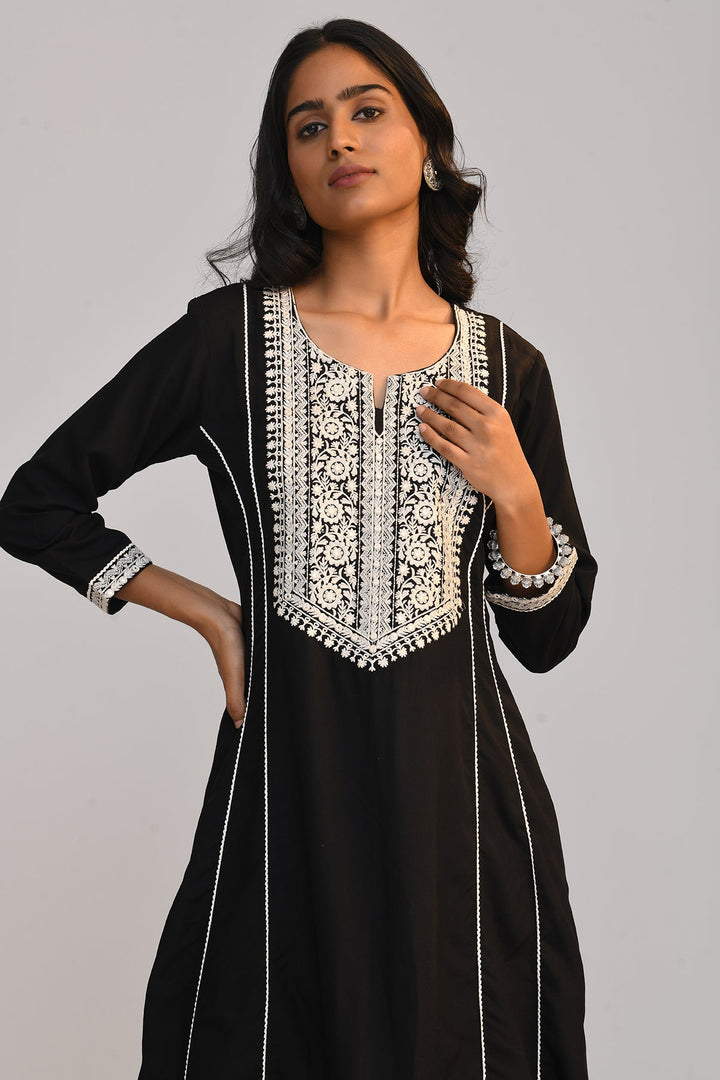 Black Solid Embroidered Kurta