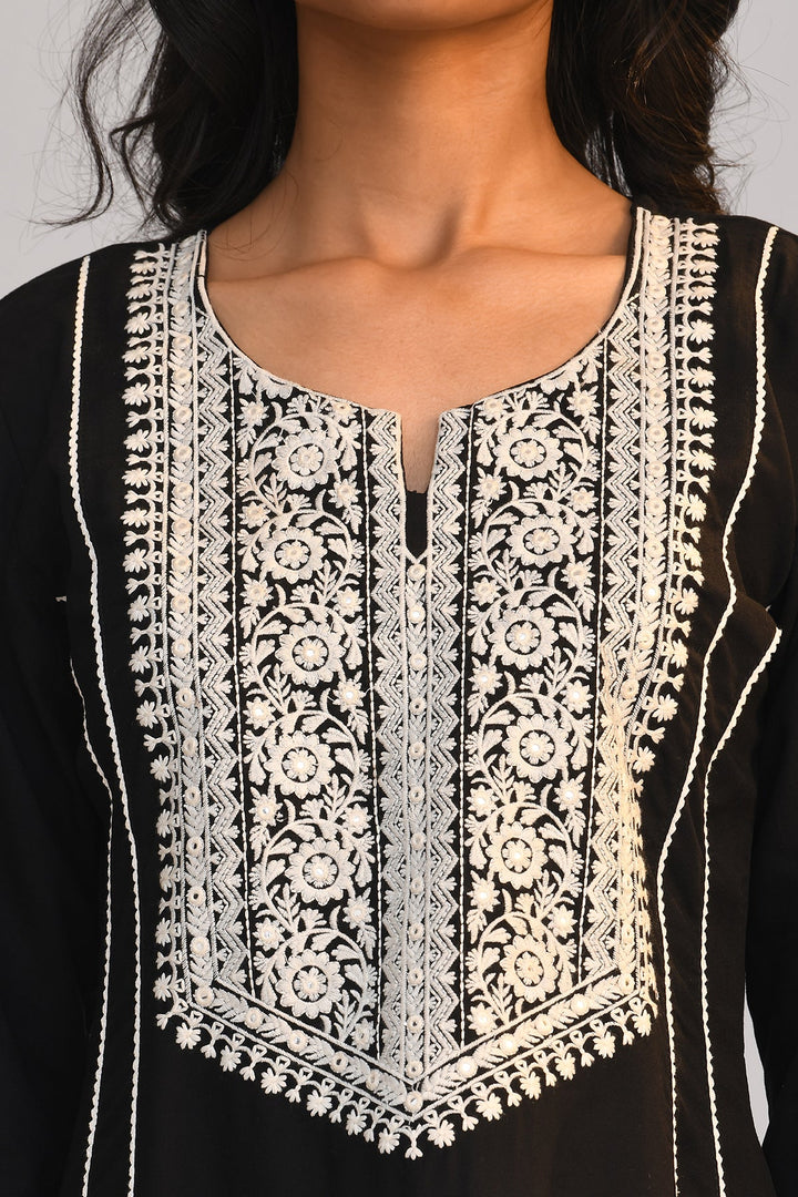 Black Solid Embroidered Kurta