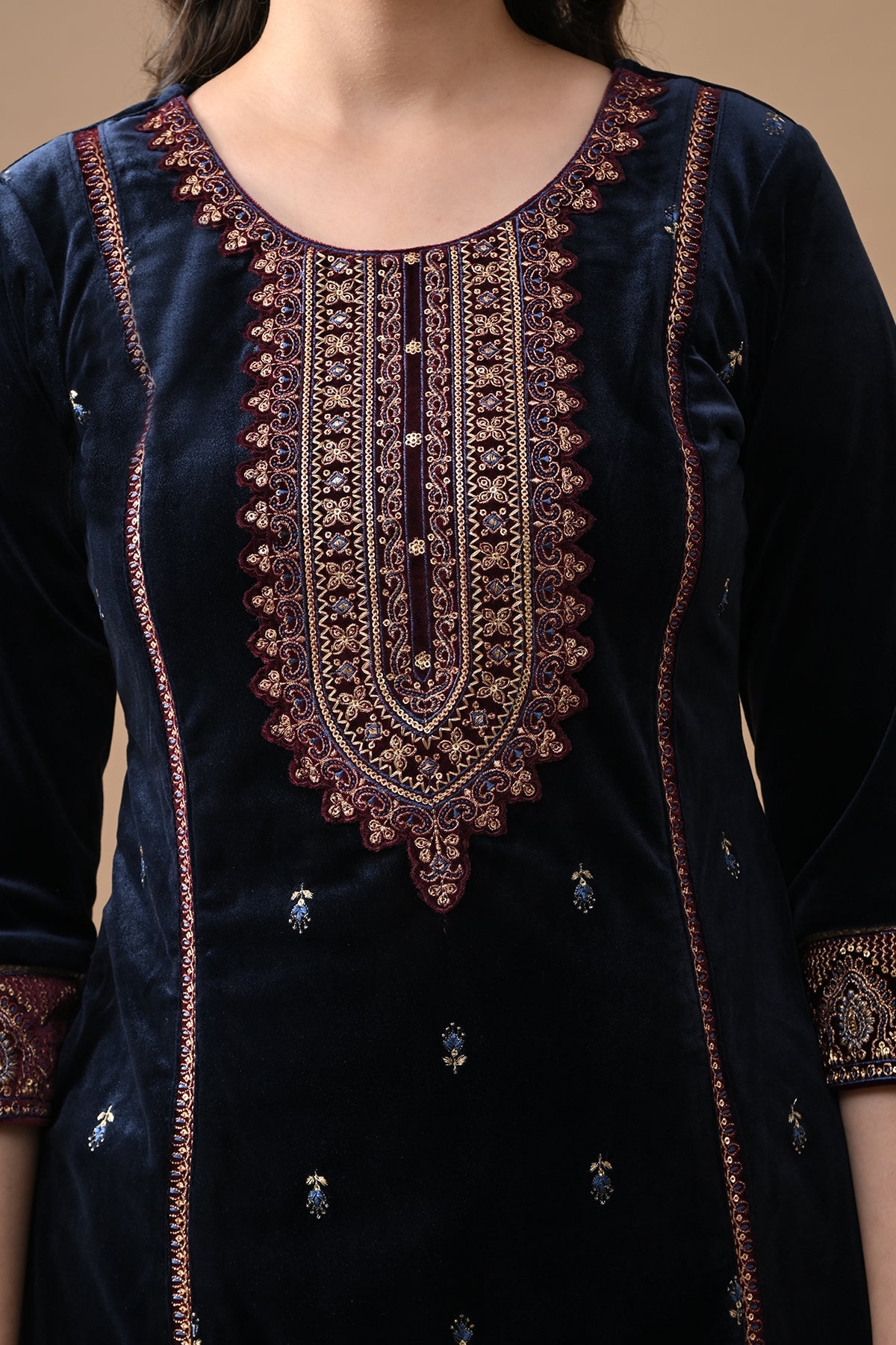 Blue Zari Embroidered Kurta Set (3 Piece)