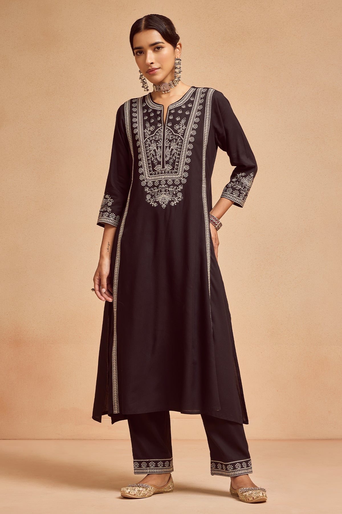 Black Embroidered Kurta Set (2 Piece)