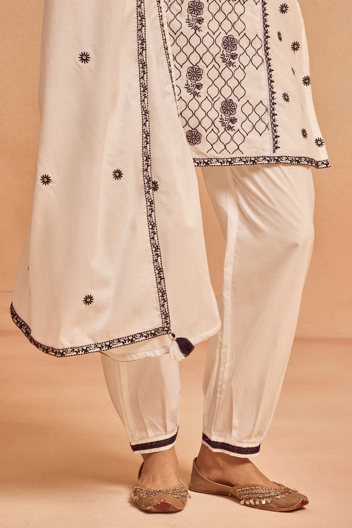 White Embroidered Kurta Set (3 Piece)