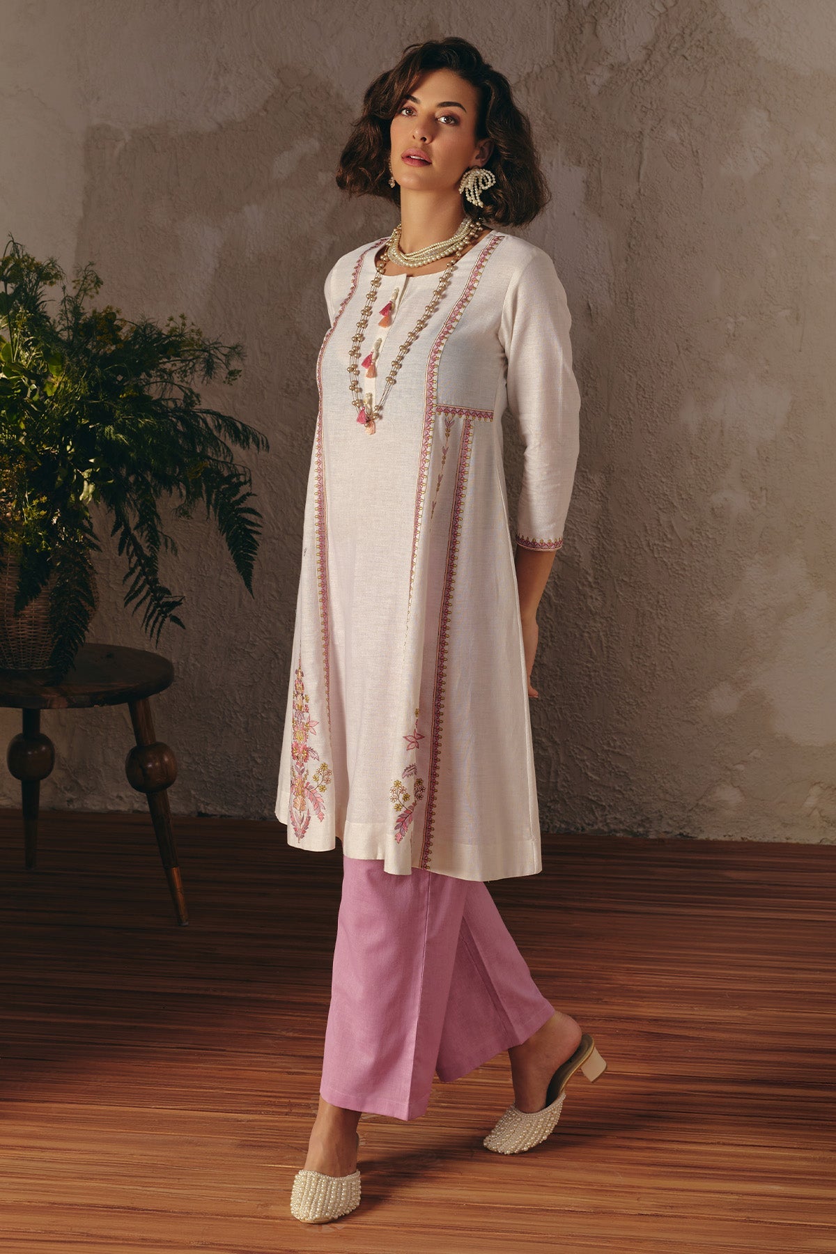 Cream Embroidered Kurta Set (2 Piece)