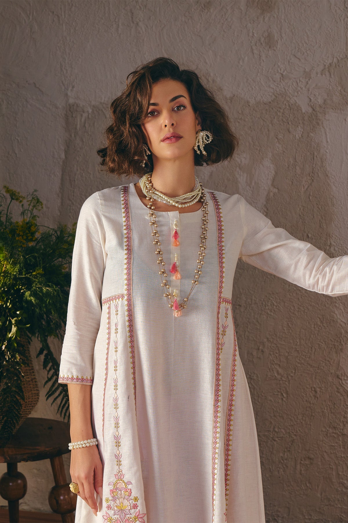 Cream Embroidered Kurta Set (2 Piece)