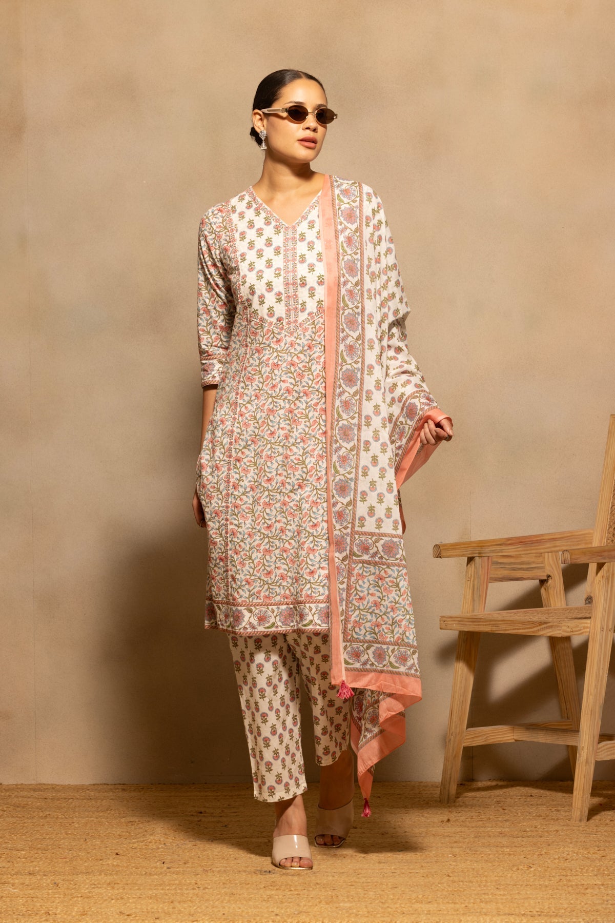 Cream Floral Printed Kurta 3 Pcs Set