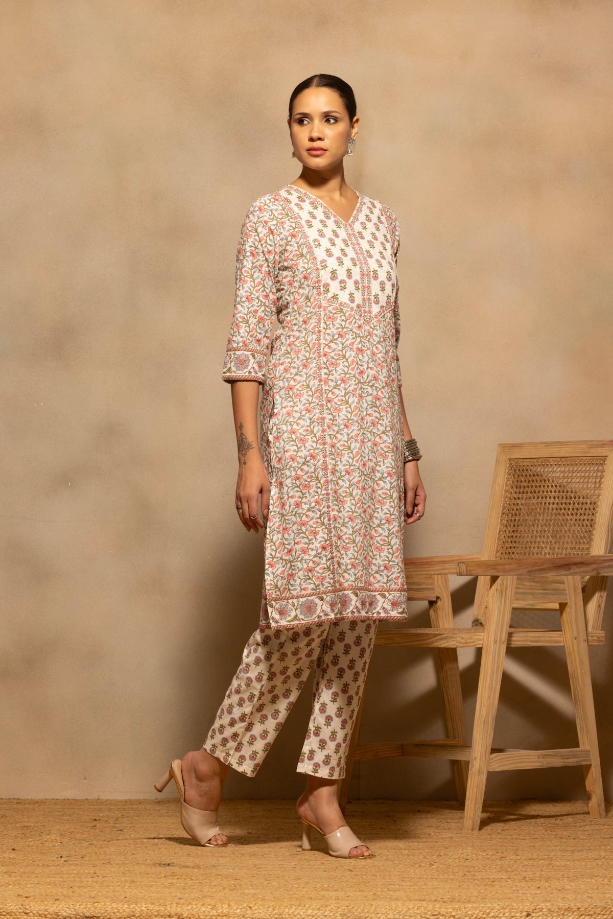 Cream Floral Printed Kurta 3 Pcs Set