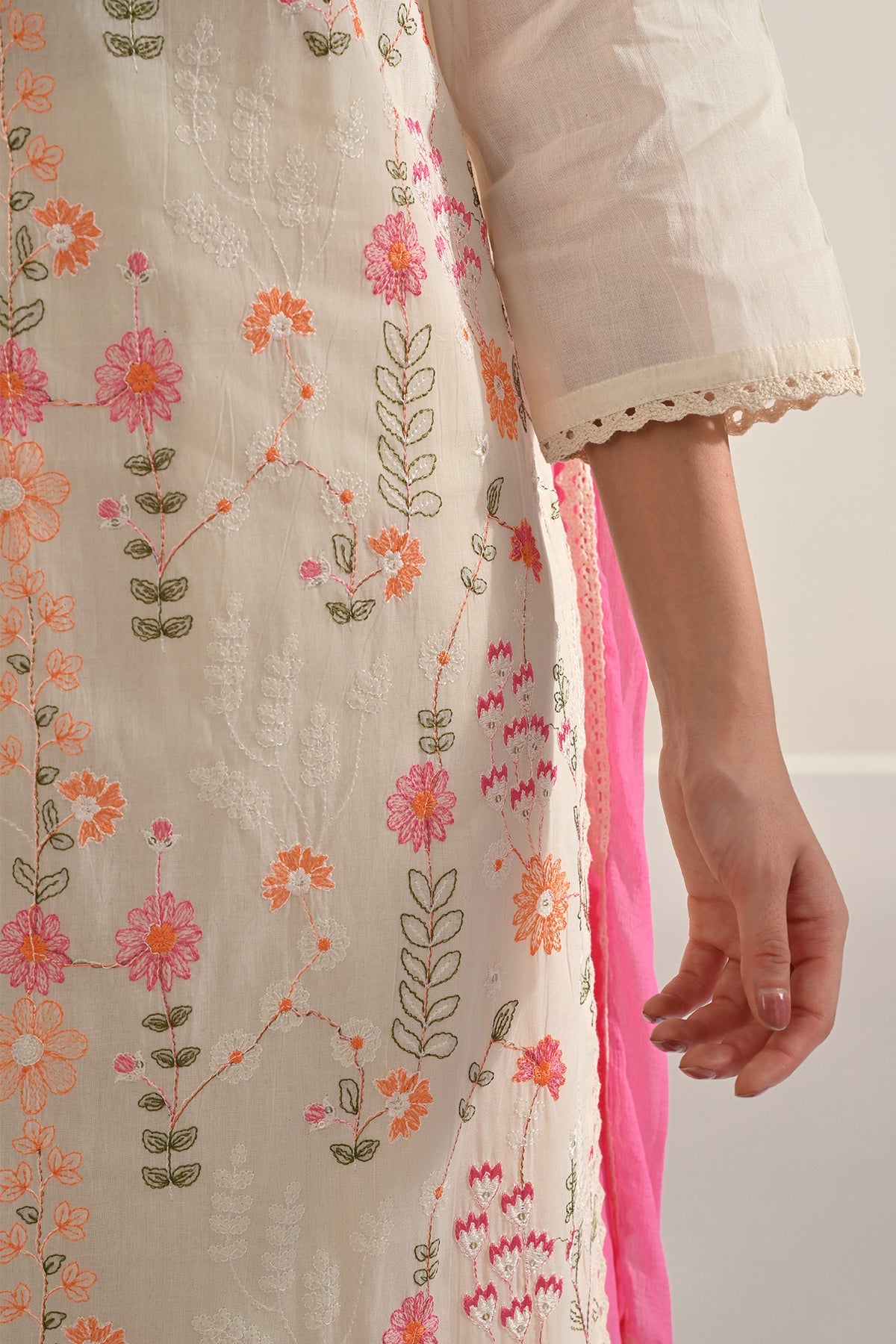Cream Floral Embroidered 3 Pcs Kurta Set