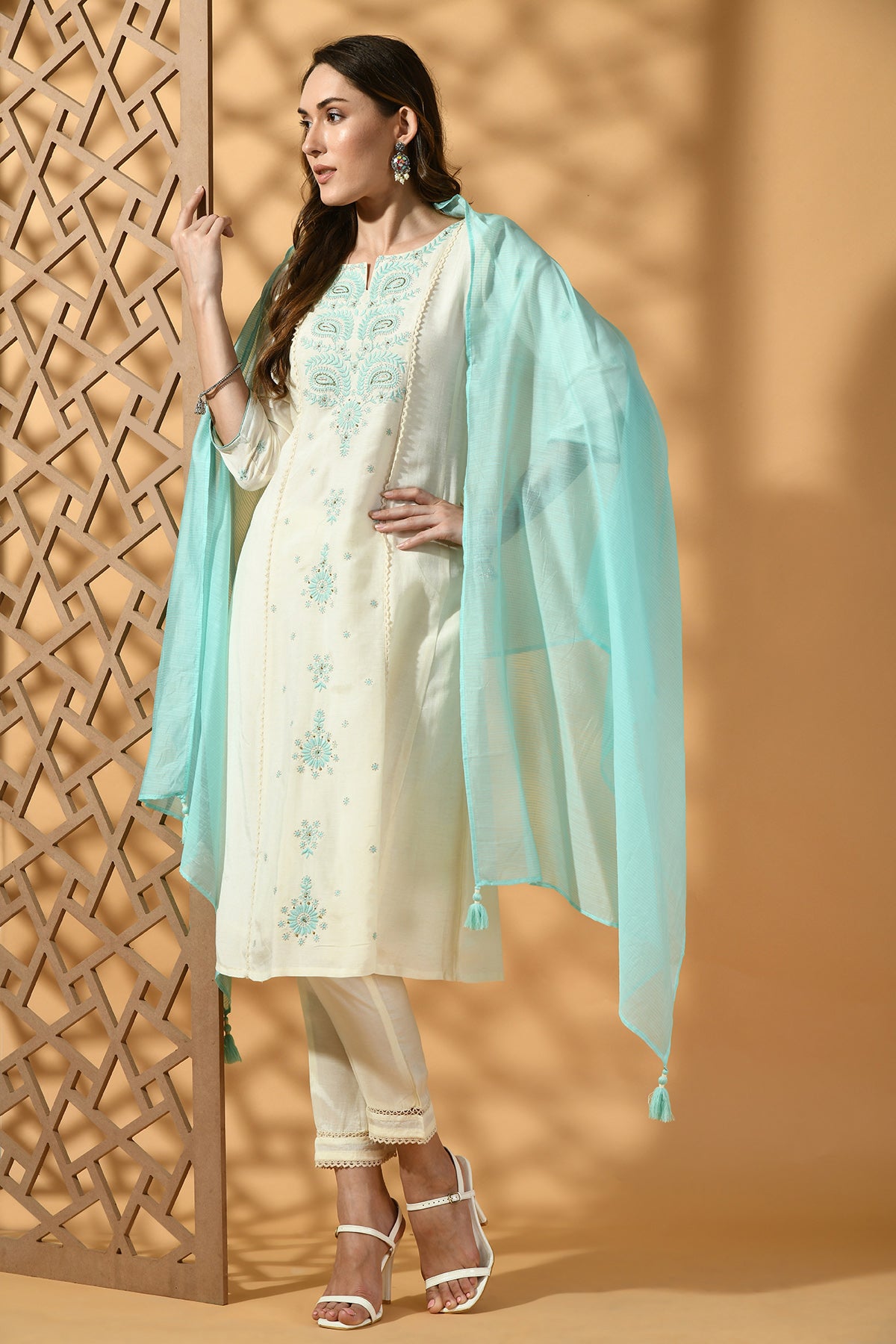 Cream Embroidered Solid Kurta 3 Pcs Set