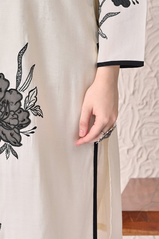 Cream Embroidered Kurta 3 Pcs Set
