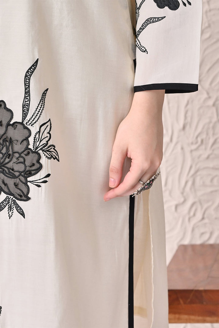 Cream Embroidered Kurta 3 Pcs Set