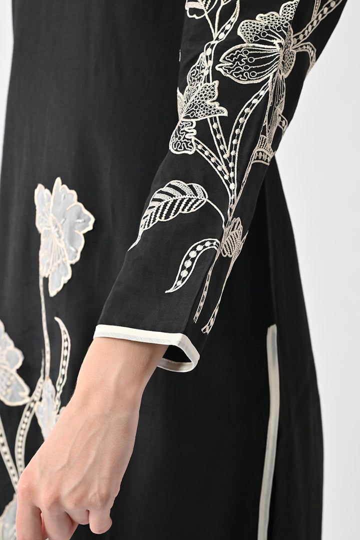 Black Embroidered Straight Kurta Set (3 Piece)