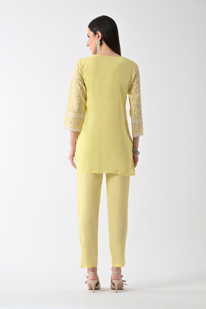 Yellow Embellished Kurta Set (2 Piece)