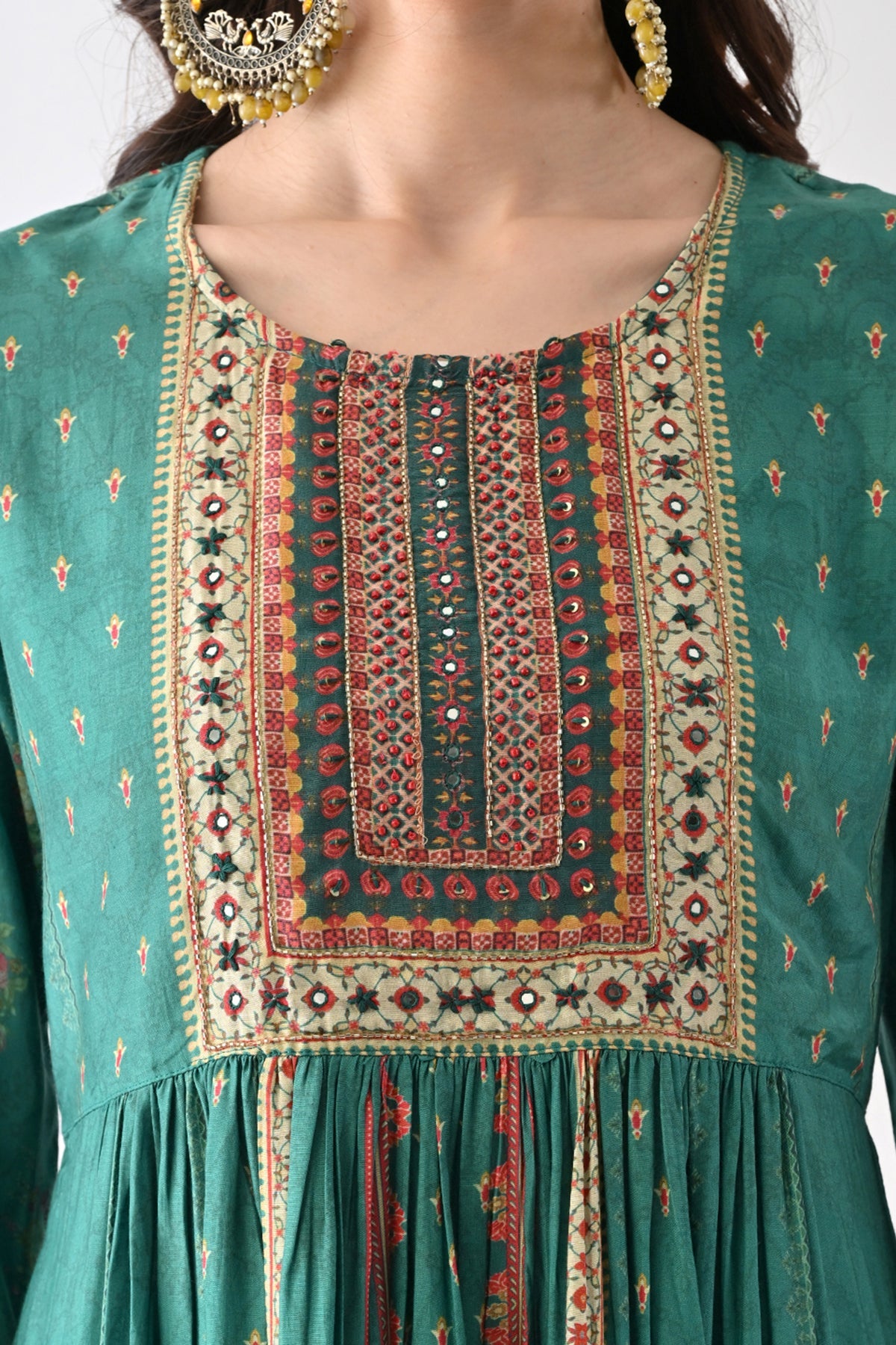 Green Embellished Kurta Set (3 Piece)