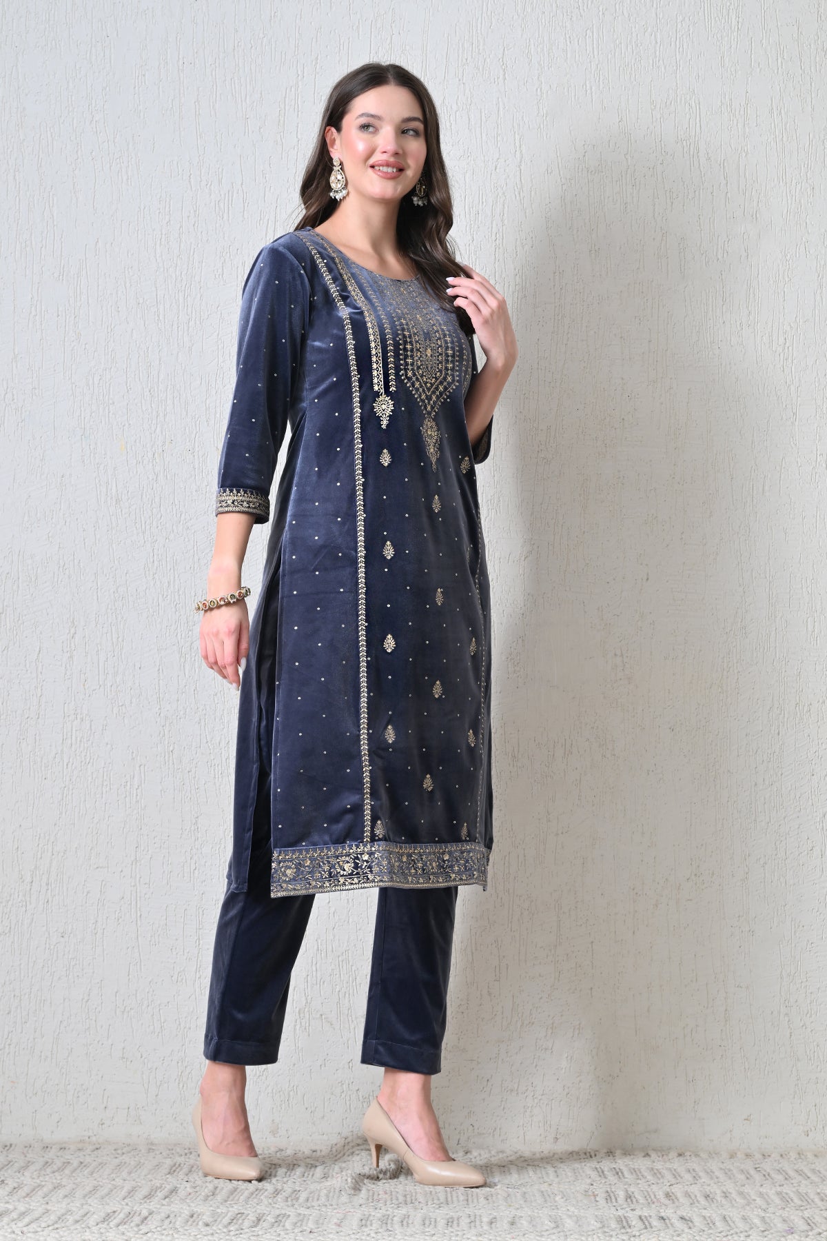 Grey Zari Embroideredred Solid Velvet Kurta 3 Pcs Set