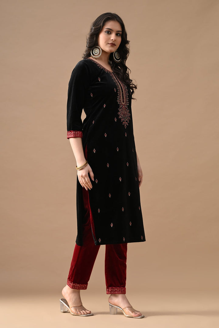 Black Embroidered Velvet Kurta Set (3 Piece)