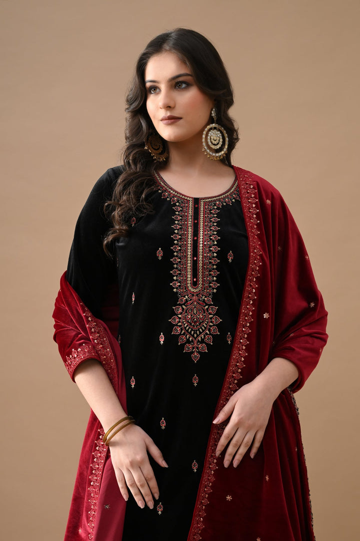 Black Embroidered Velvet Kurta Set (3 Piece)
