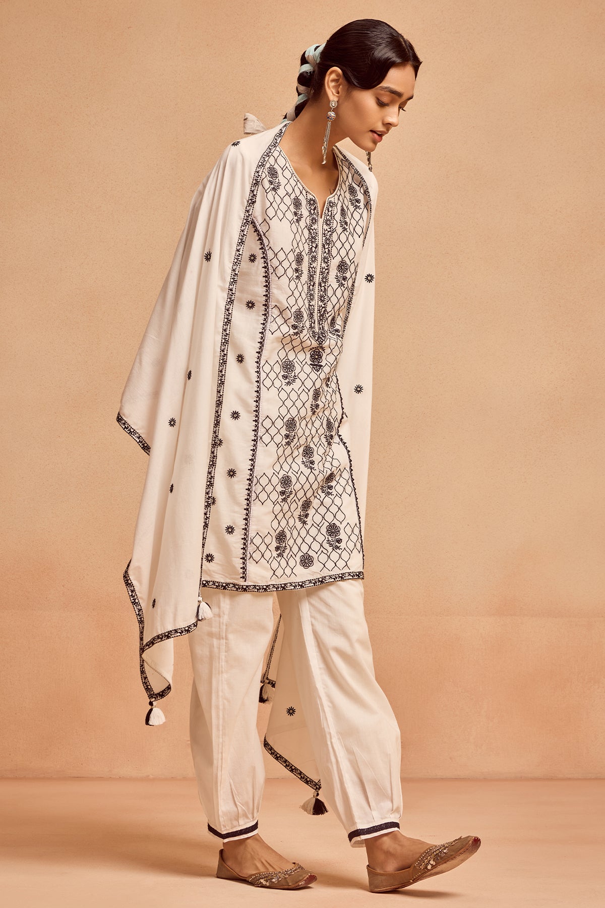 White Embroidered Kurta 3 Pcs Set