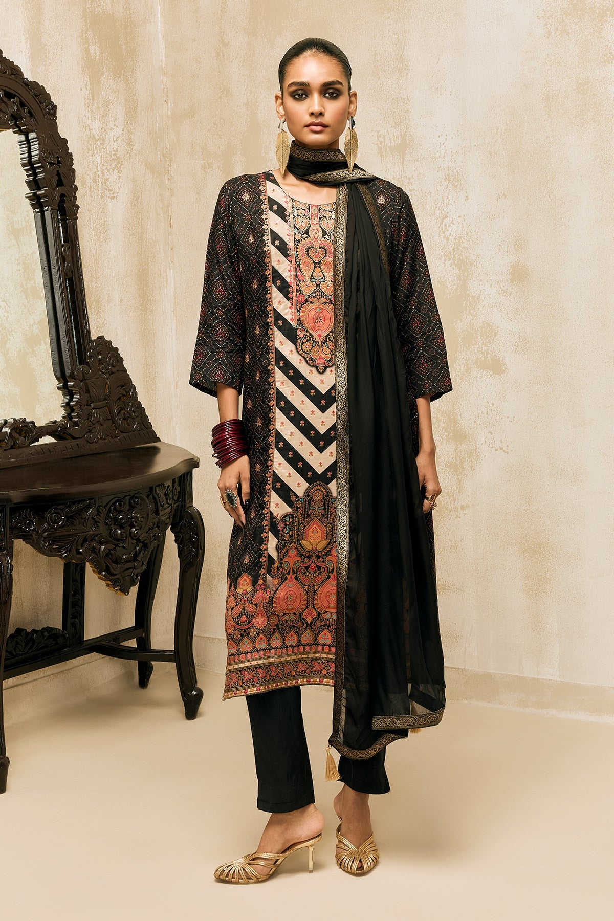 Black Embellished Kurta 3 Pcs Set
