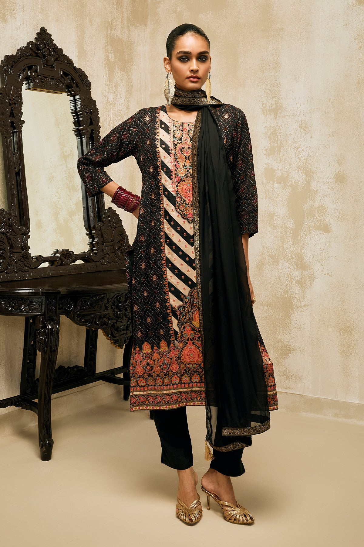 Black Embellished Kurta 3 Pcs Set