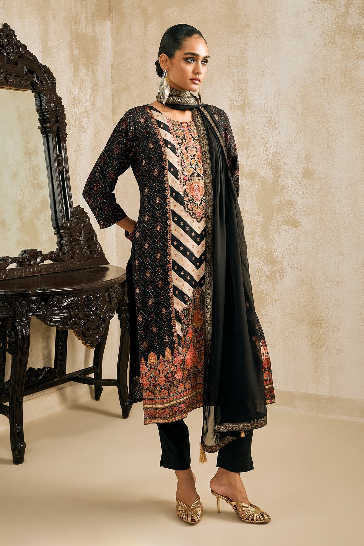 Black Embellished Kurta 3 Pcs Set