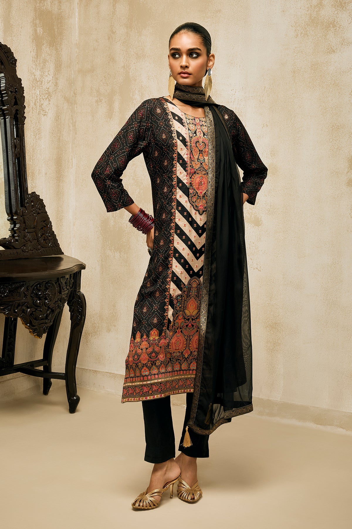 Black Embellished Kurta 3 Pcs Set