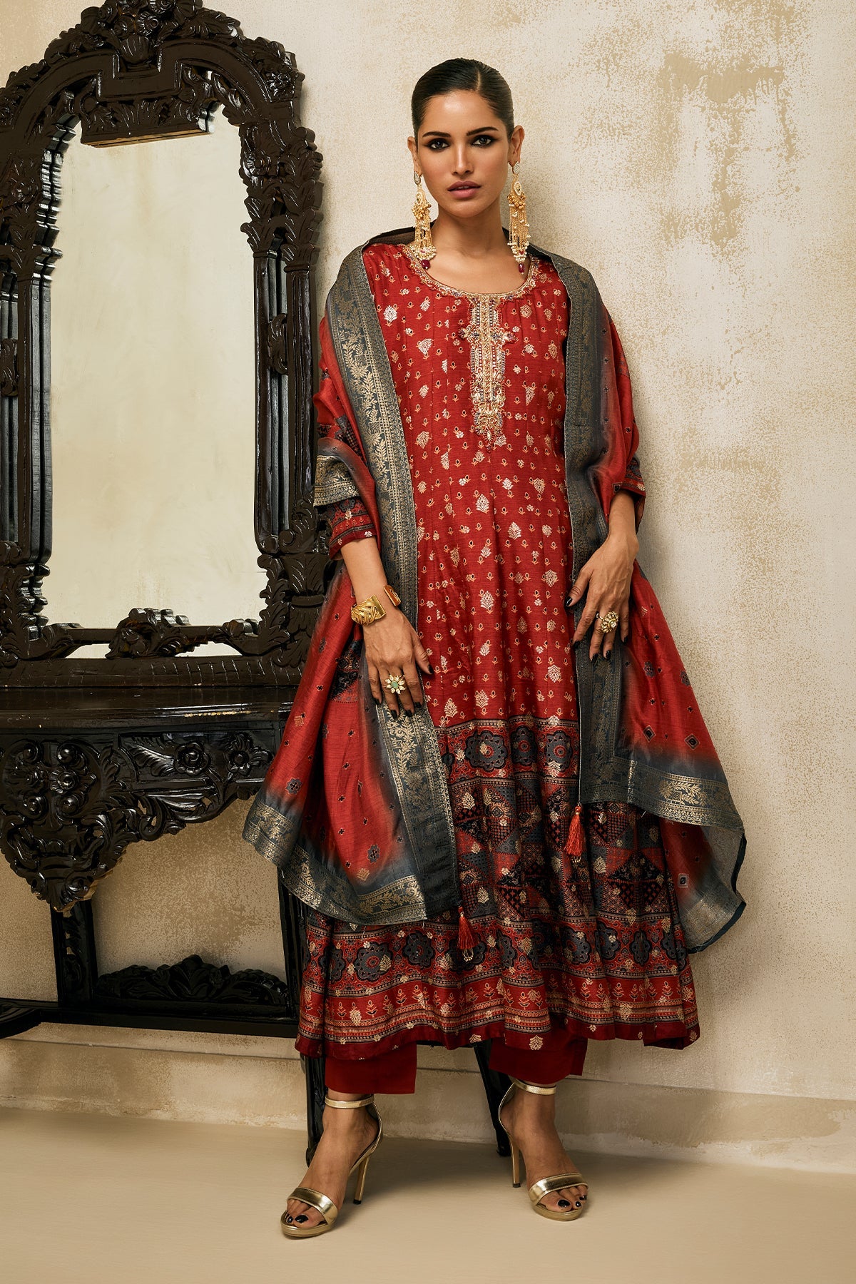 Rust Embellished Kurta 3 Pcs Set