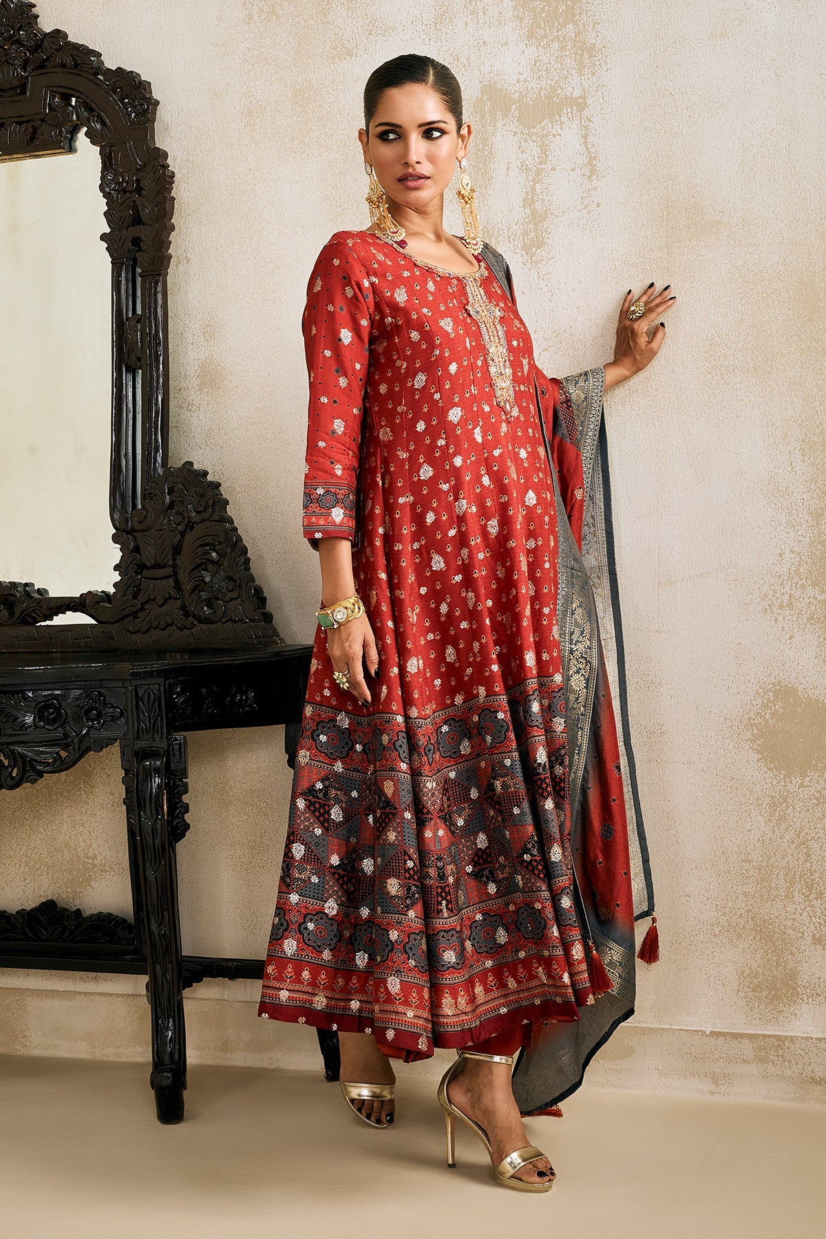 Rust Embellished Kurta 3 Pcs Set