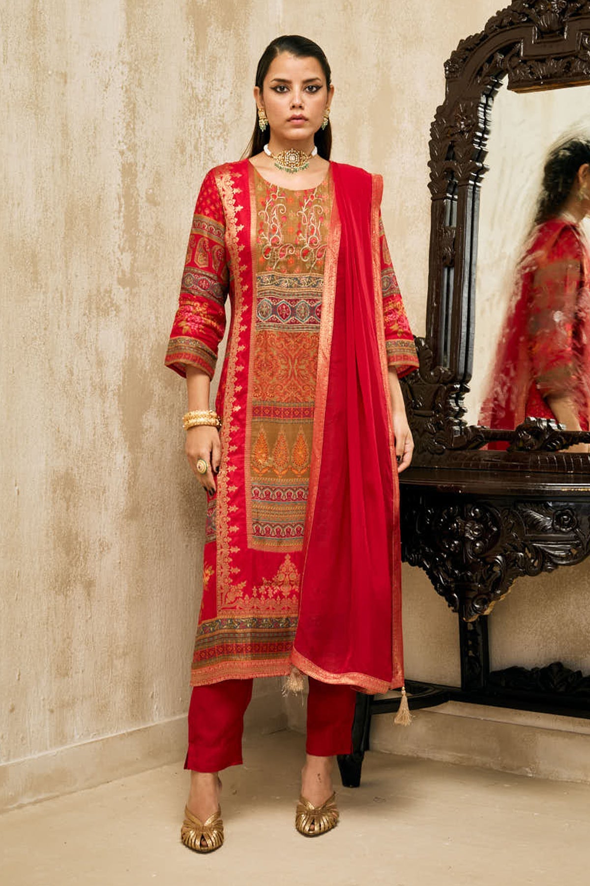 Red Embellished Kurta 3 Pcs Set