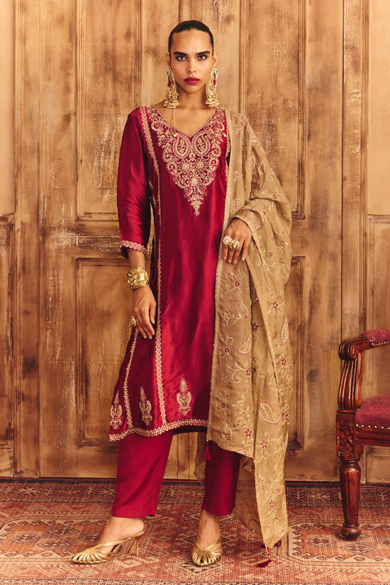 Maroon Embroidered Kurta Set (3 Piece)