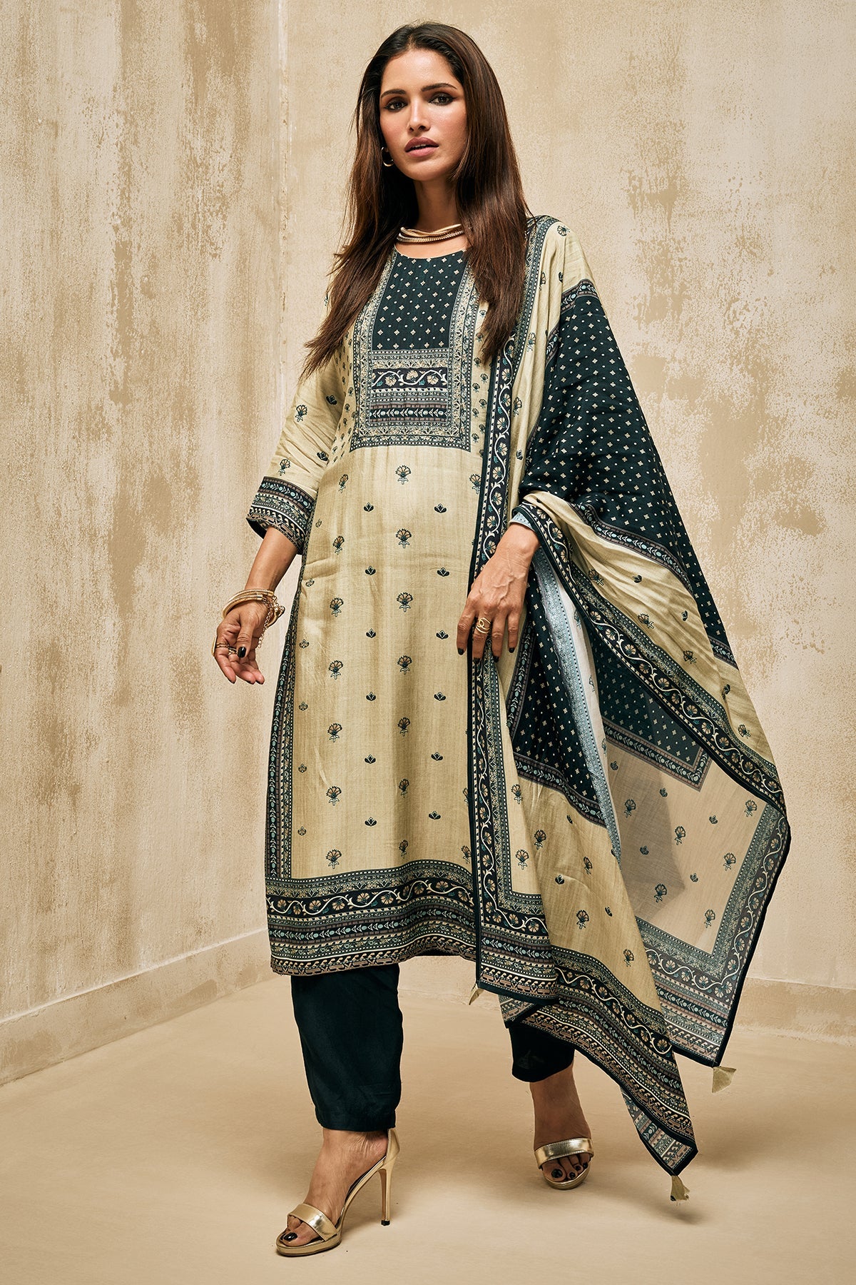 Green And Teal Embellished Kurta 3 Pcs Set