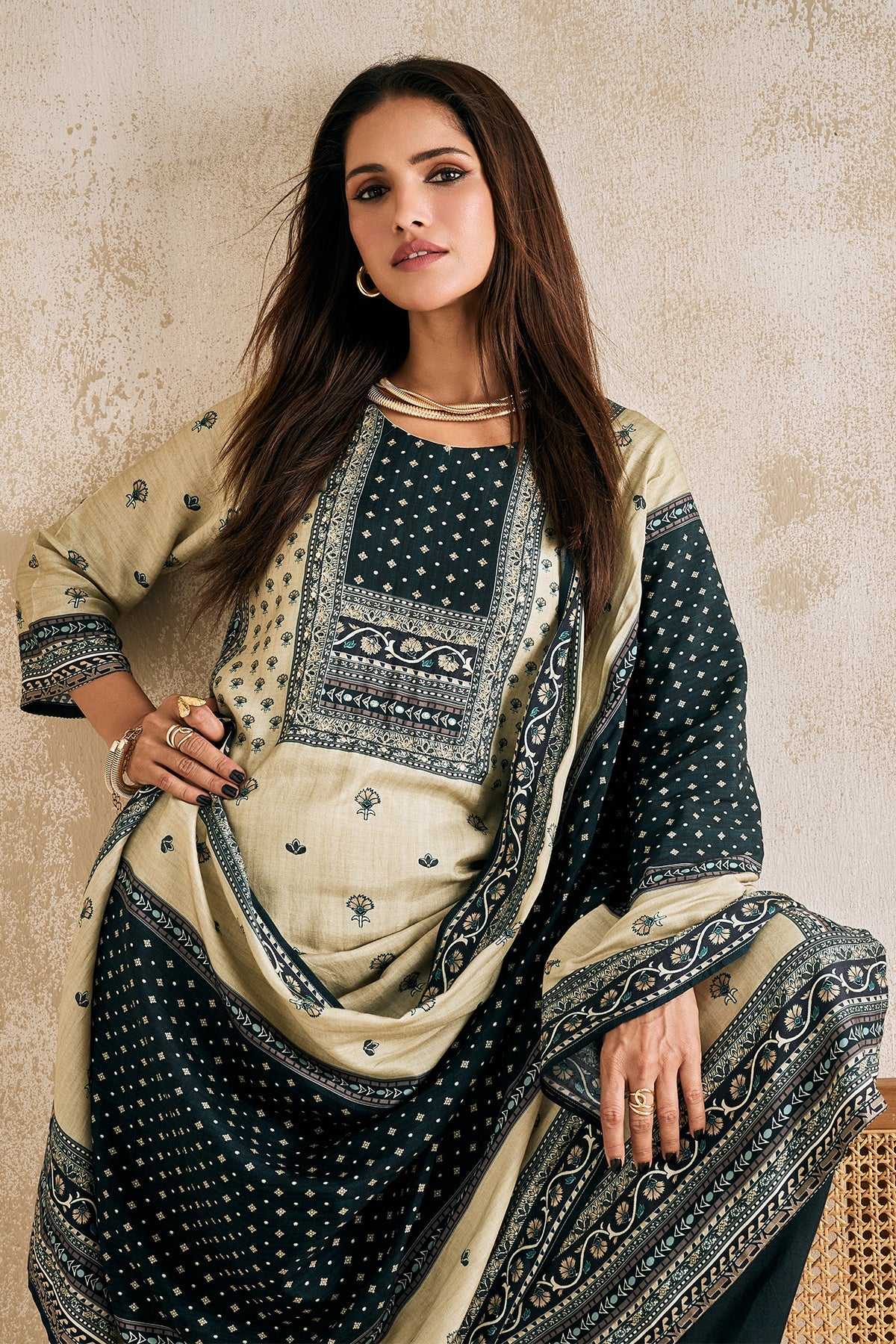 Green And Teal Embellished Kurta 3 Pcs Set