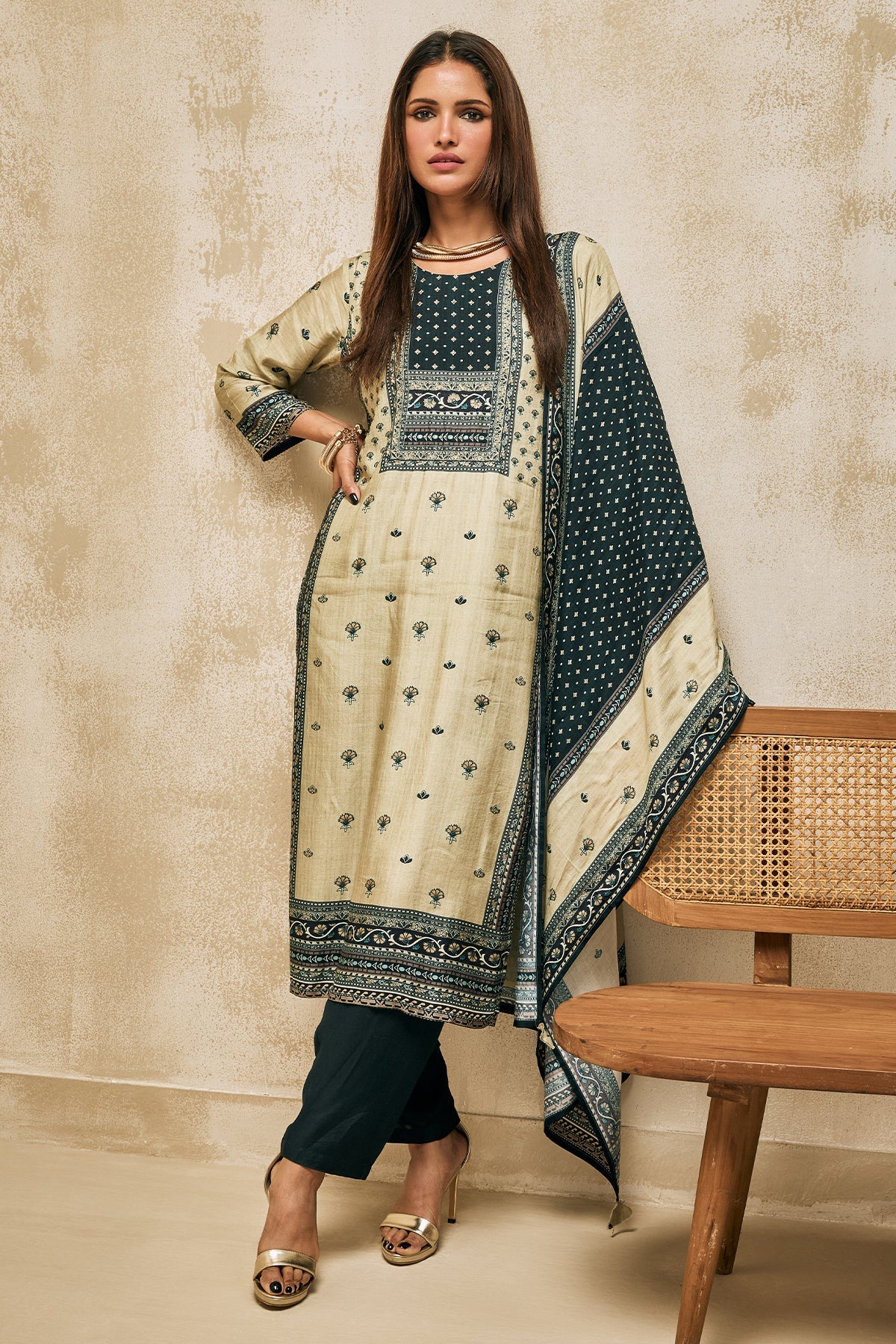 Green And Teal Embellished Kurta 3 Pcs Set