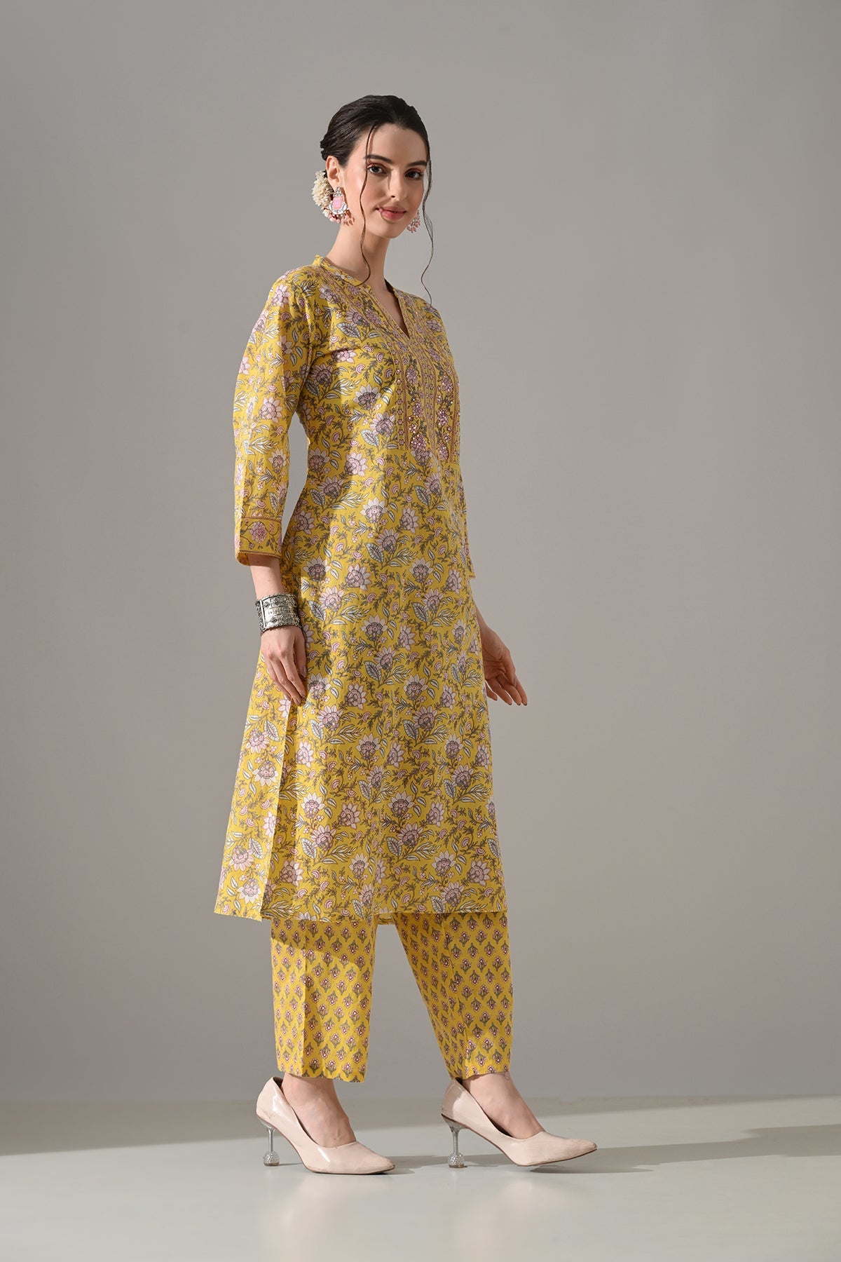 Yellow Floral Printed Kurta 2 Pcs Set