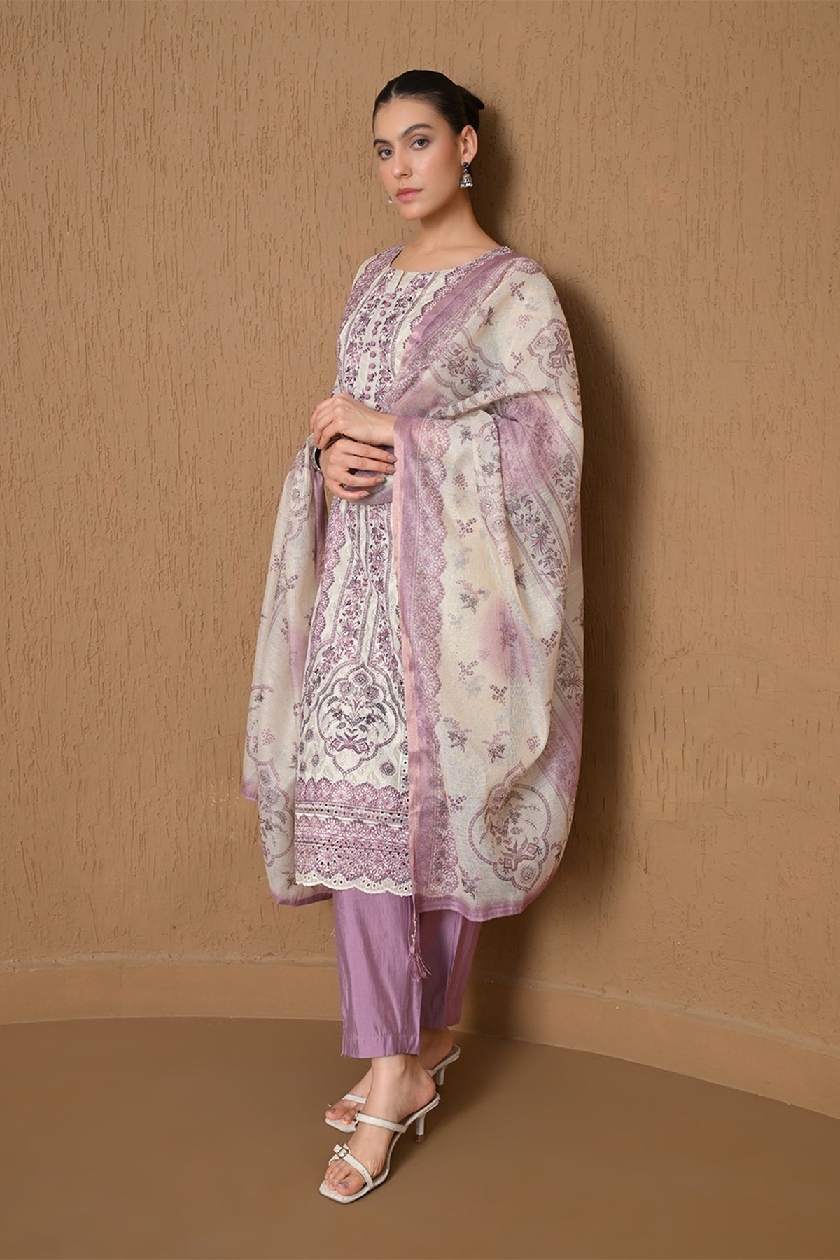 Cream Floral Embroidered Kurta 3 Pcs Set