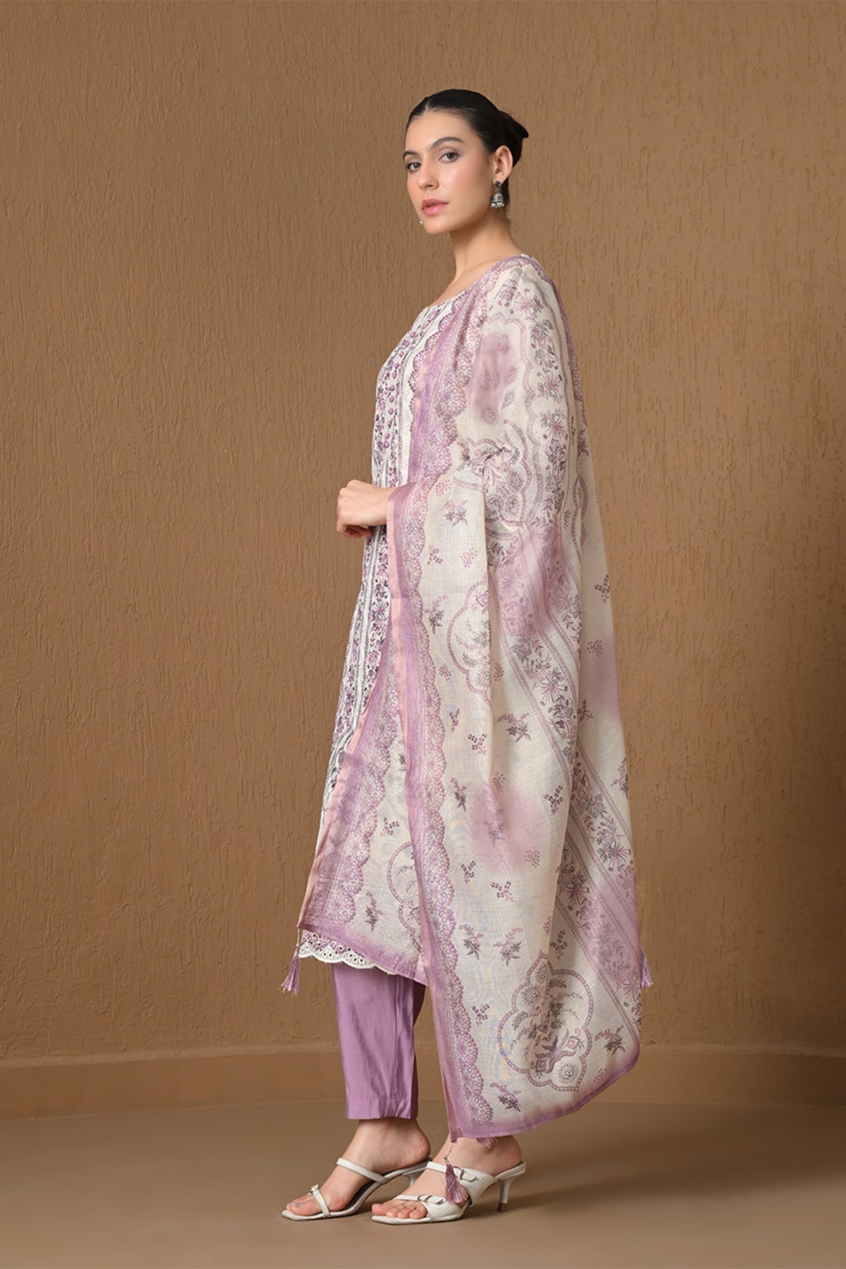 Cream Floral Embroidered Kurta 3 Pcs Set