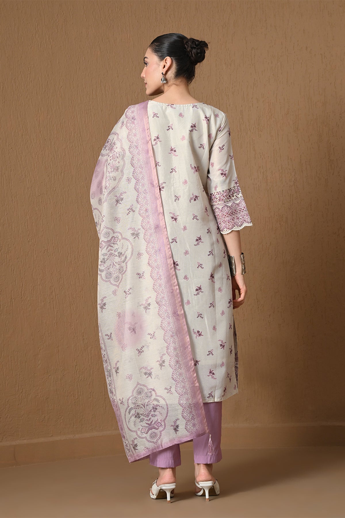 Cream Floral Embroidered Kurta 3 Pcs Set
