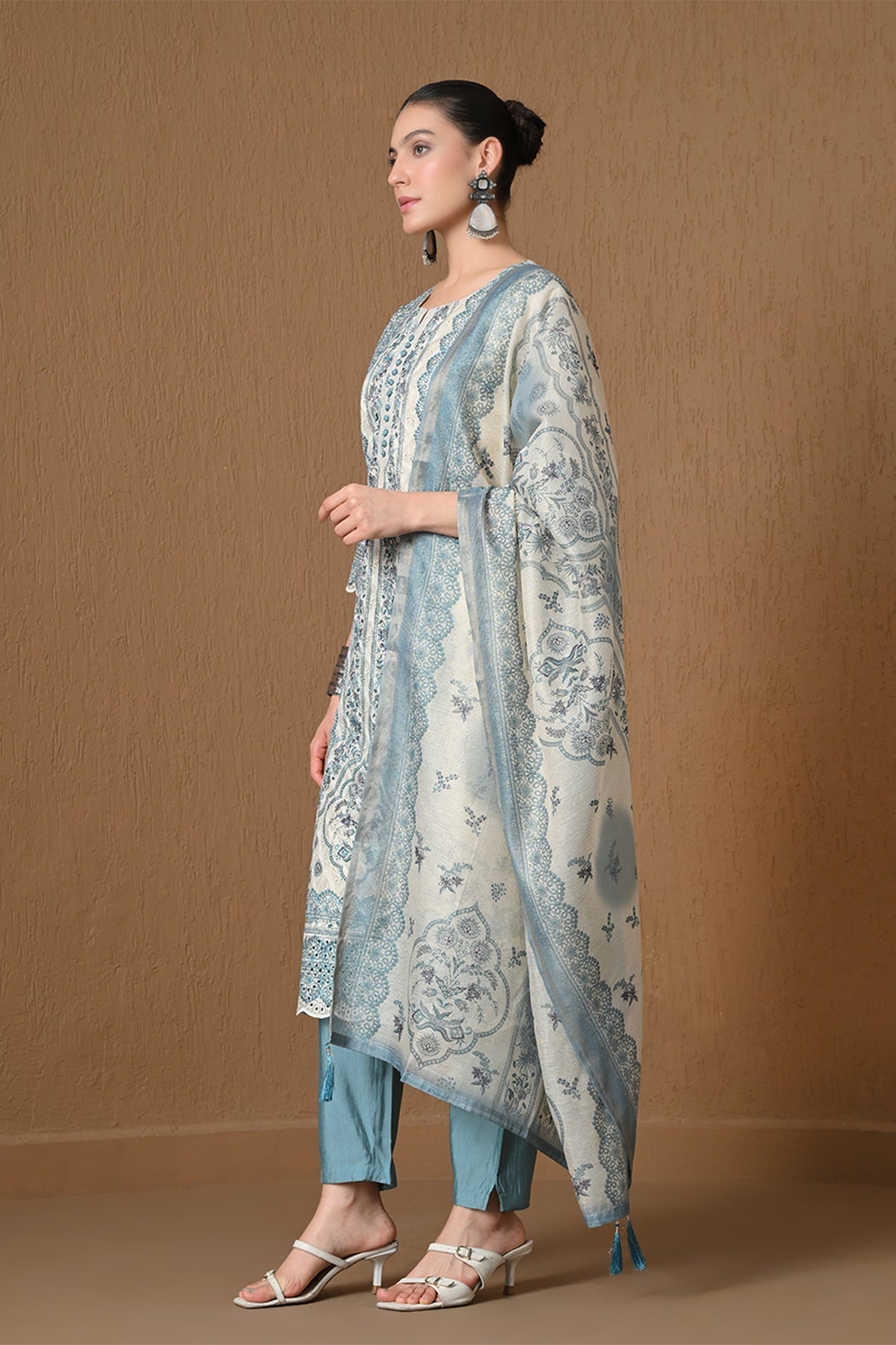 Cream Floral Embroidered Kurta 3 Pcs Set