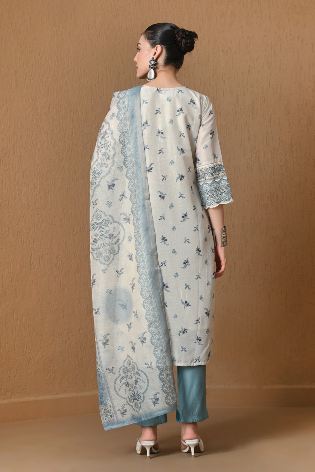Cream Floral Embroidered Kurta 3 Pcs Set