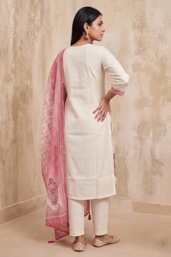 Cream and Pink Paisley Printed Kurta 3 Pcs Set