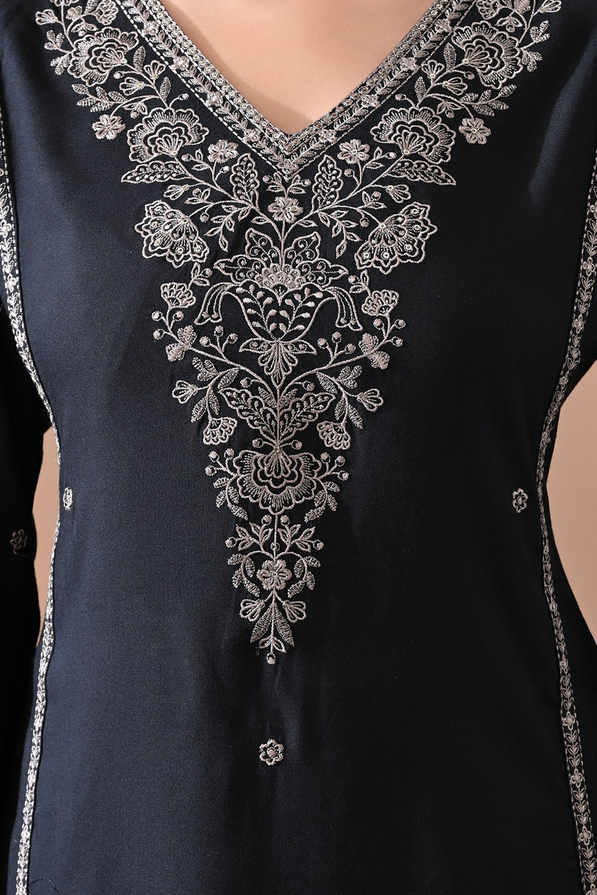 Black Embroidered Kurta 2 Pcs Set