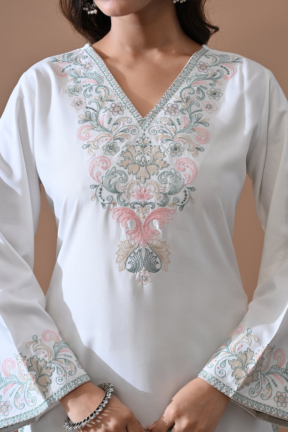 Cream Embroidered Kurta Set (2 Piece)