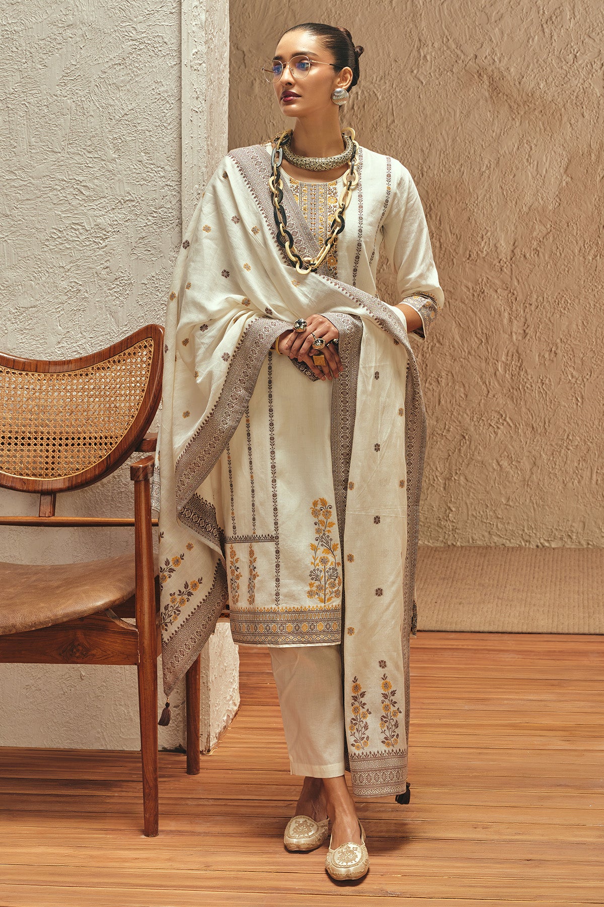 Cream Solid Embellished Kurta 3 Pcs Set
