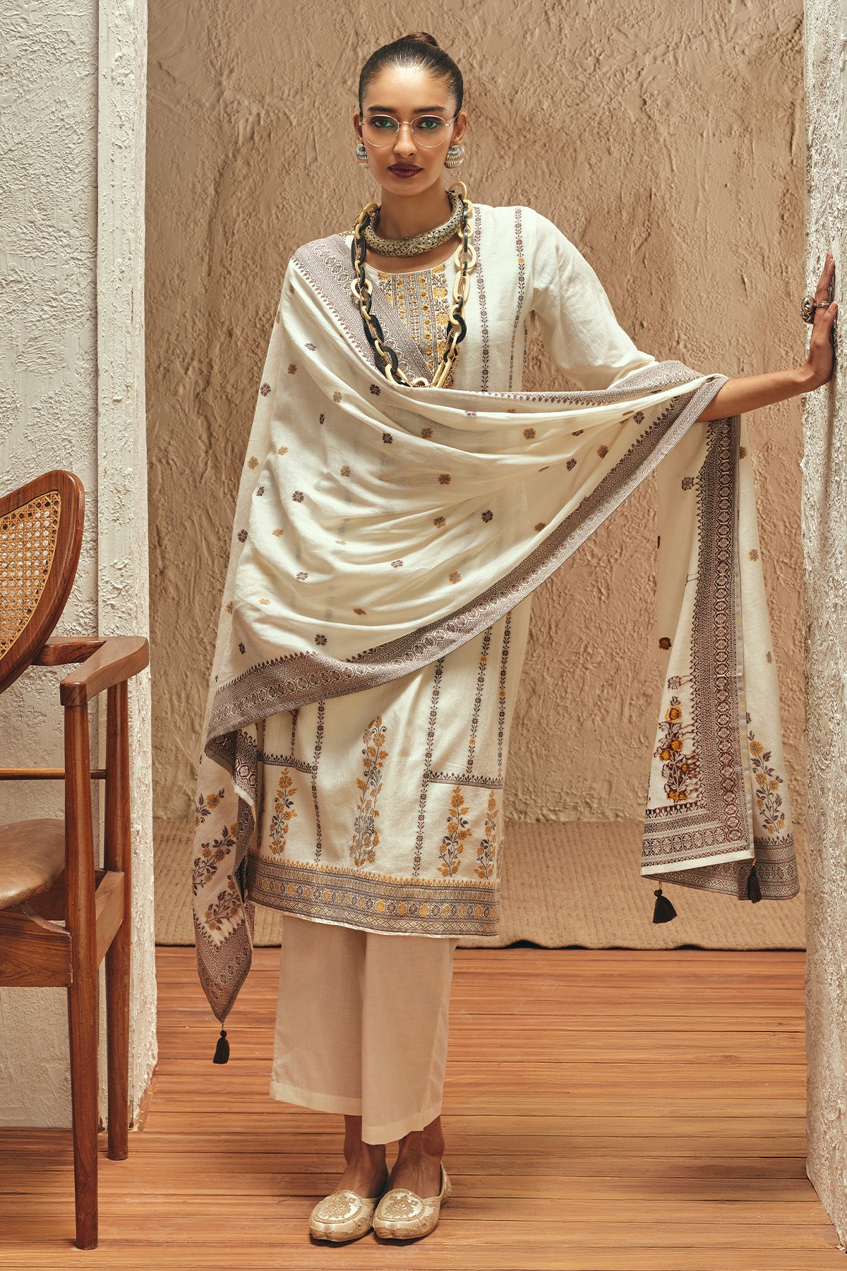 Cream Solid Embellished Kurta 3 Pcs Set