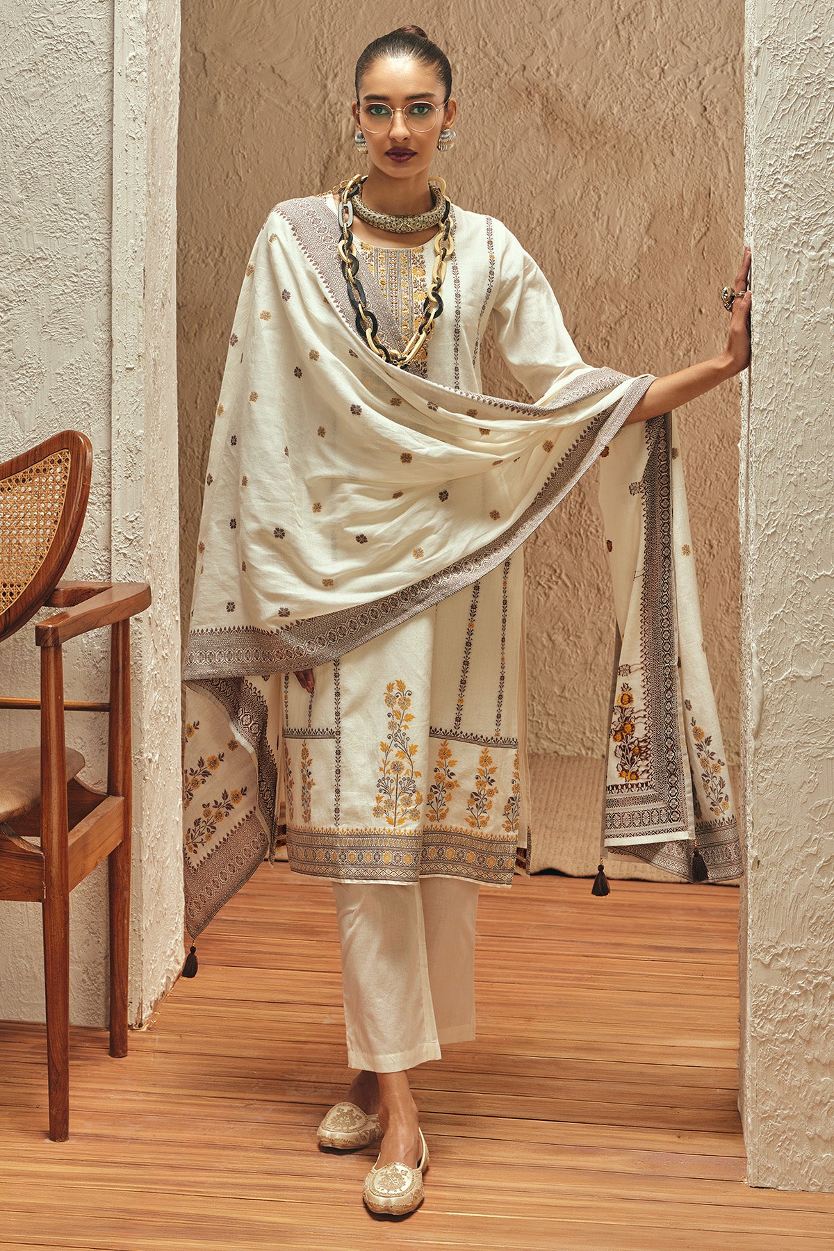 Cream Solid Embellished Kurta 3 Pcs Set