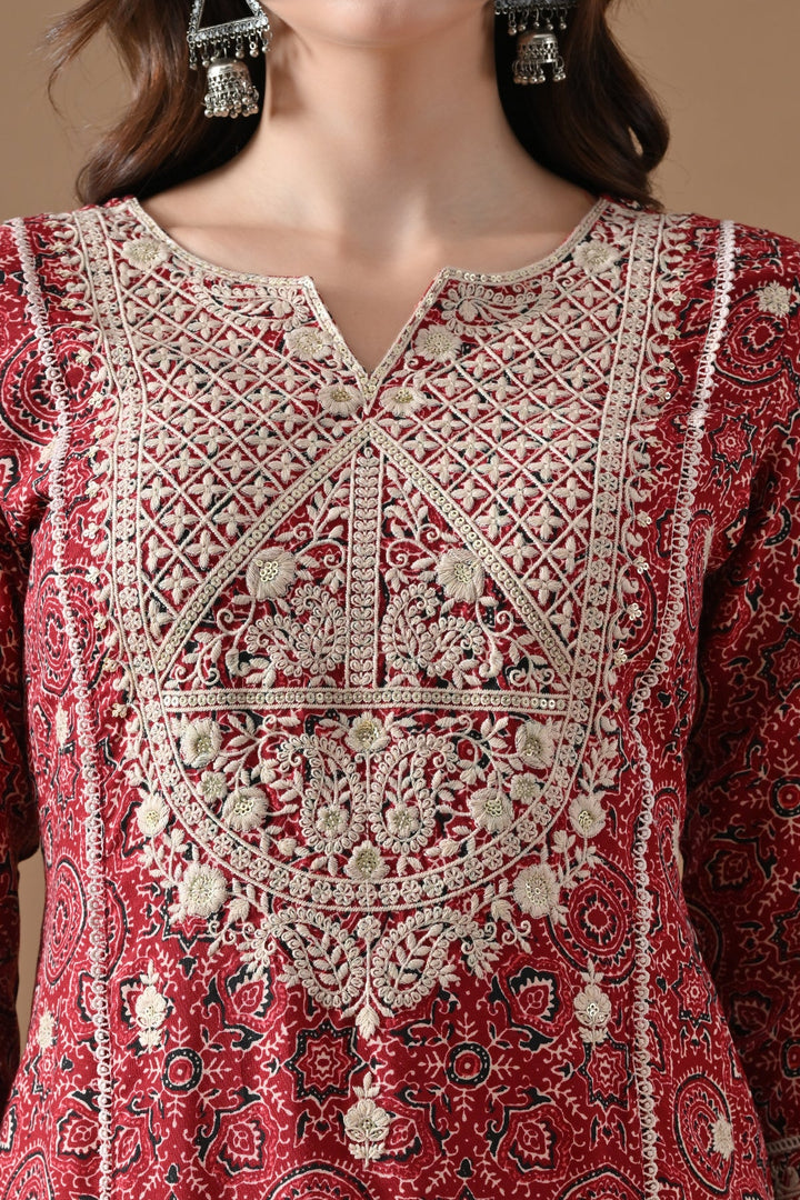 Maroon Embroidered Kurta Set (2 Piece)
