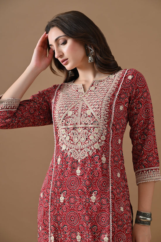 Maroon Embroidered Kurta Set (2 Piece)