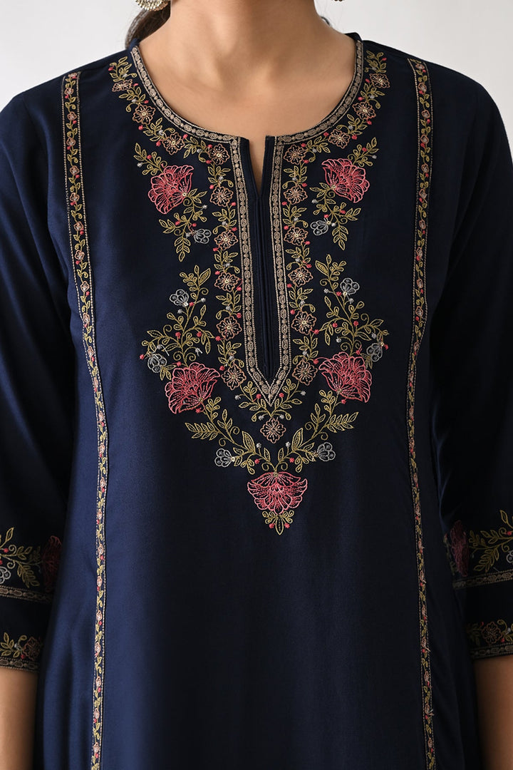 Blue Embroidered Kurta Set (2 Piece)