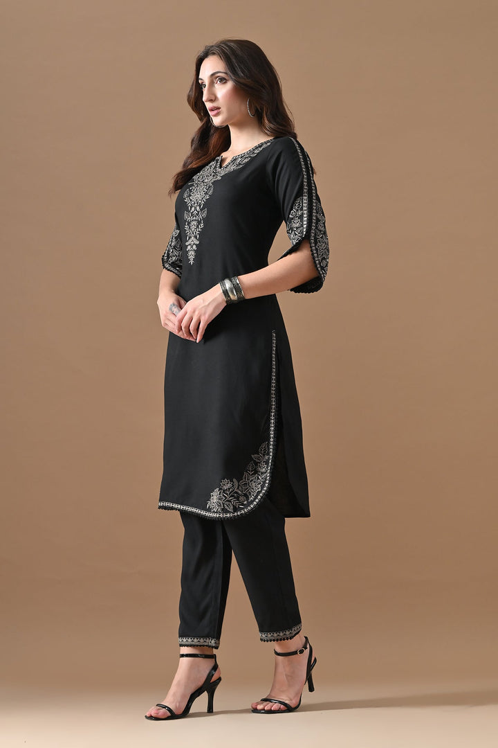 Black Embroidered Kurta Set (2 Piece)