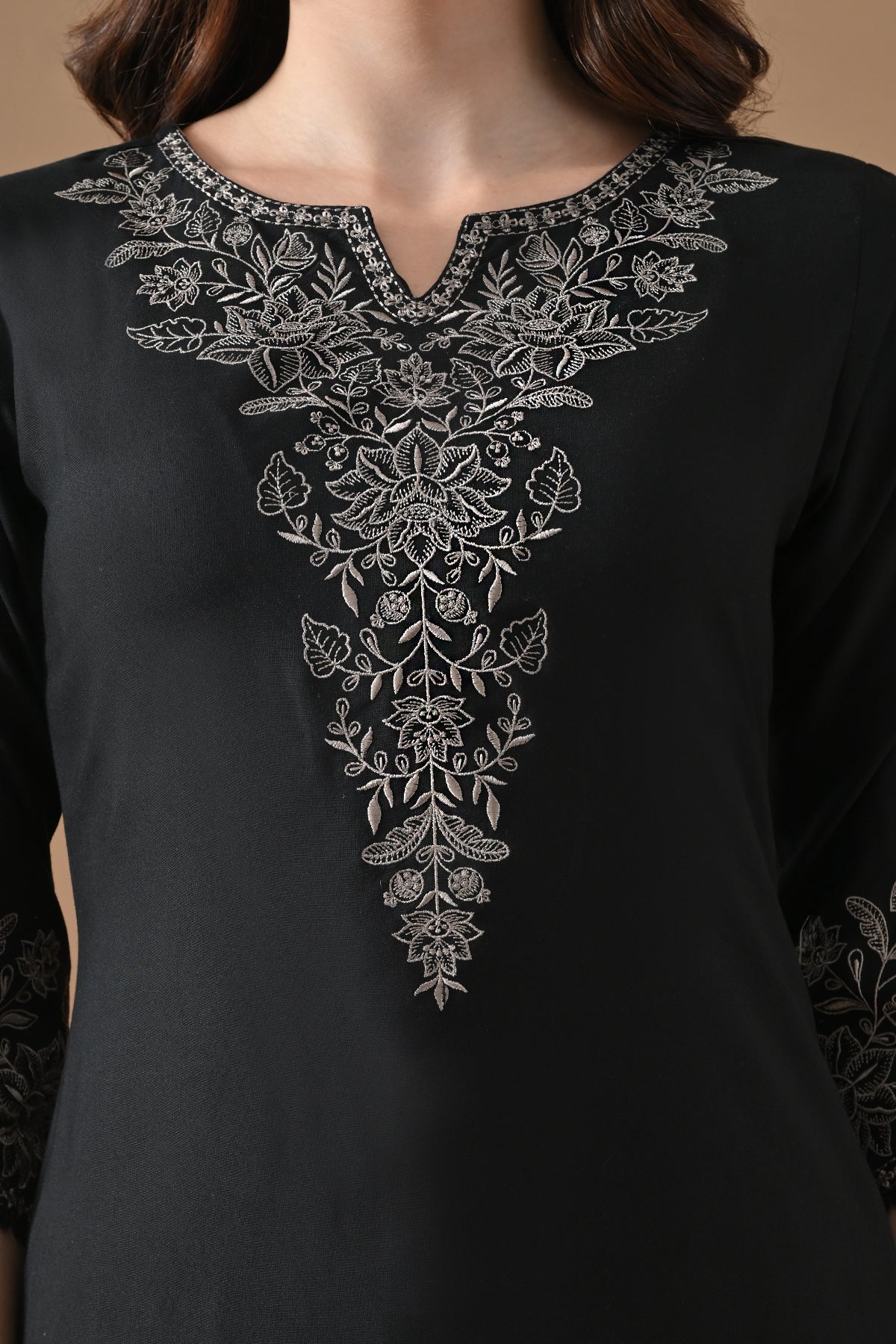 Black Embroidered Kurta Set (2 Piece)